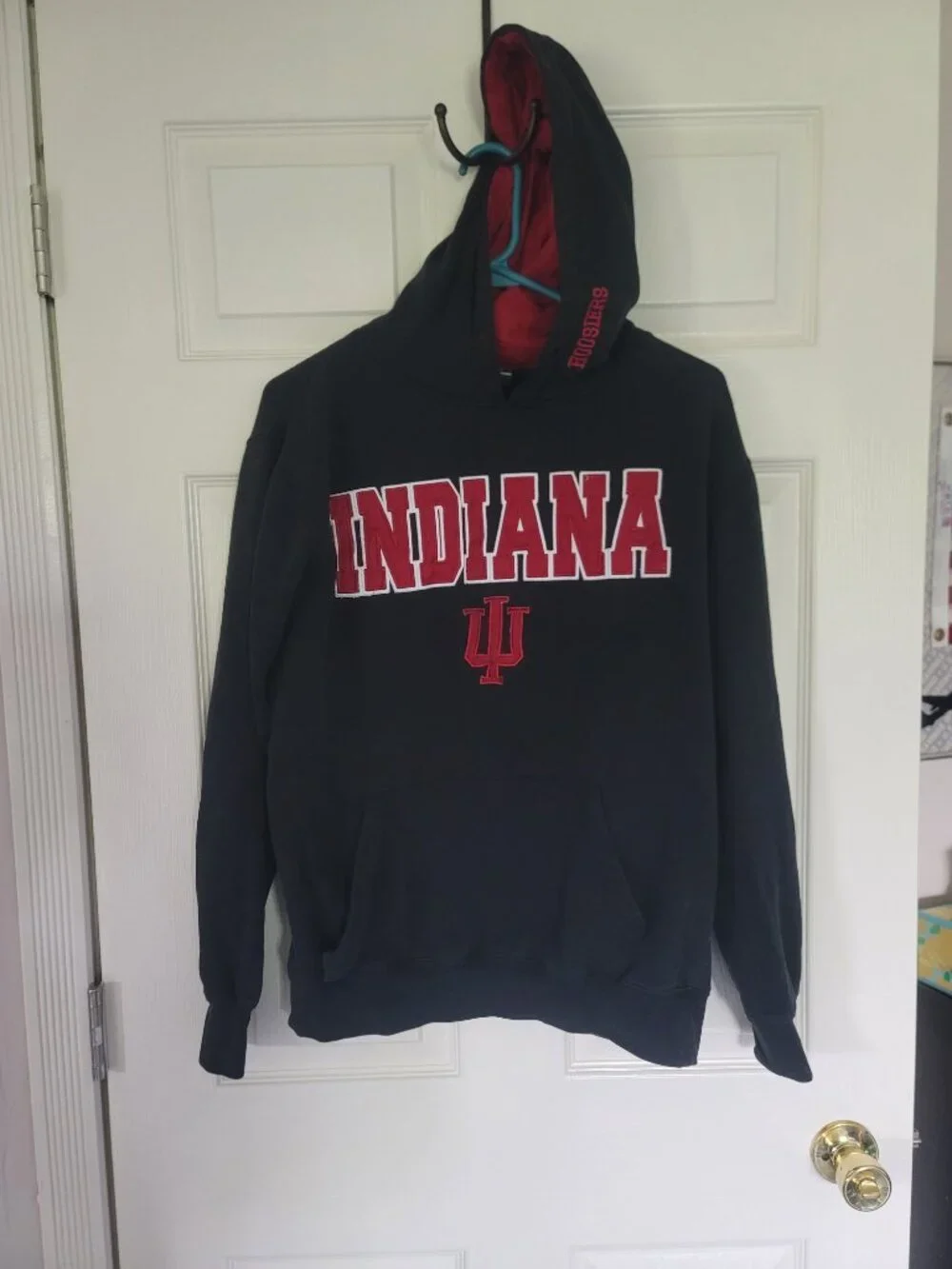 Mens black and red IU Indiana Hoosiers hoodie - has spot - size M